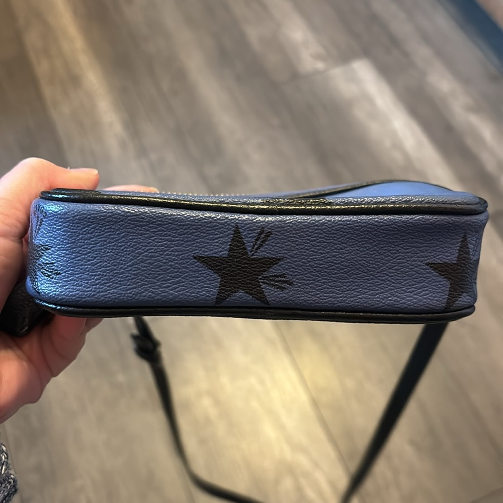 Coach Star Canyon crossbody bag. Navy and black. Blue bag with black stars. - Picture 6 of 8